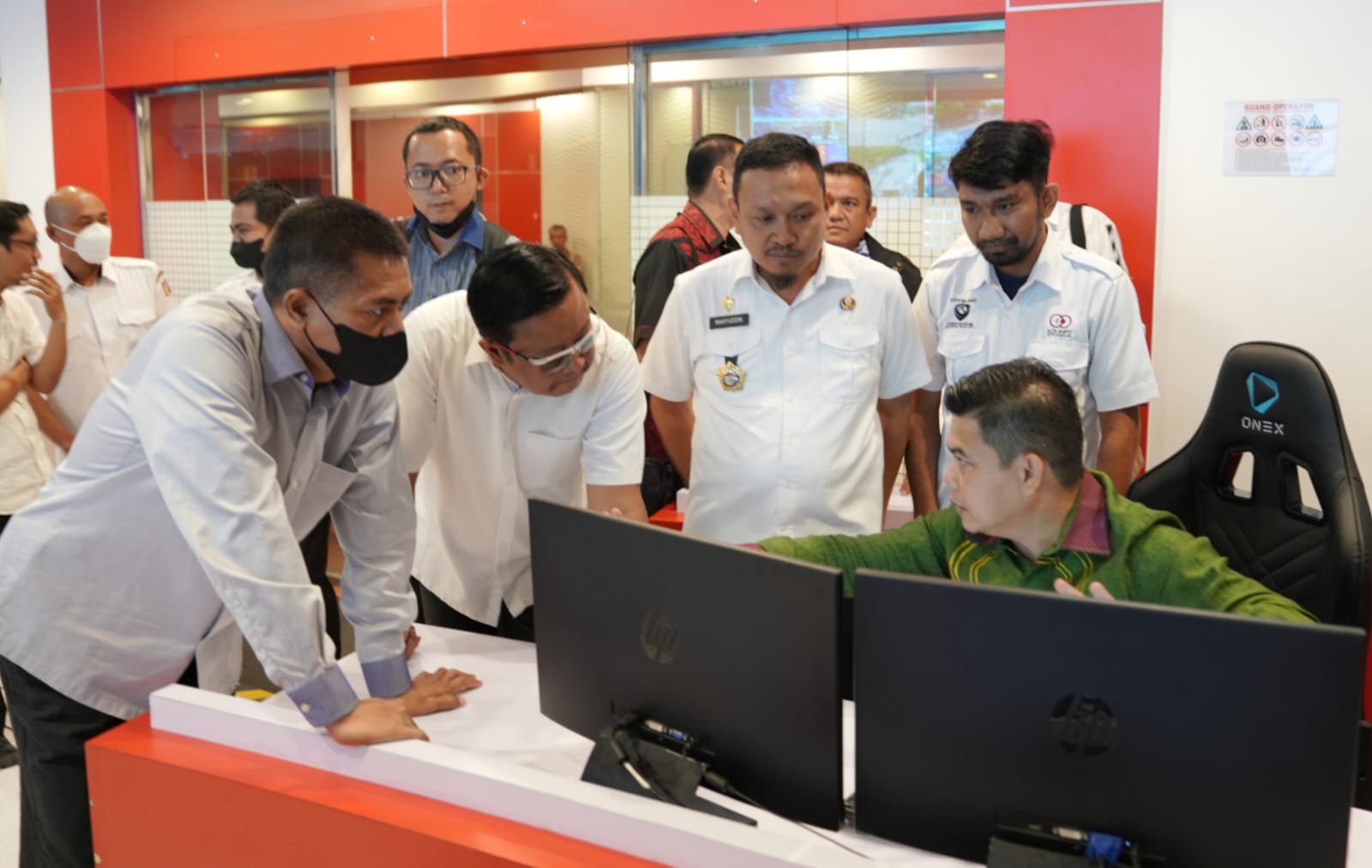 Kunjungi Command Center Pemkot Makassar, Wakil Ketua DPRD Jabar Puji Layanan Gratis NTPD 112